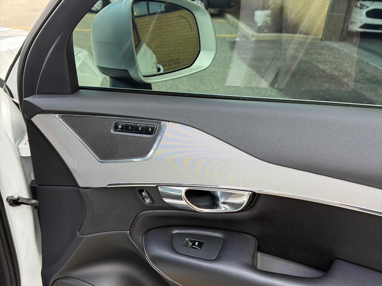 Volvo Xc90 T6 R-Design* HeadUp* 360* Обдух* Distronic, снимка 16 - Автомобили и джипове - 53827077