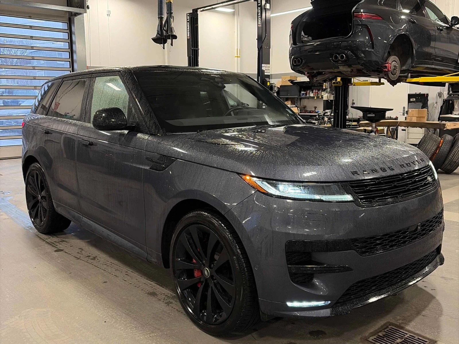 Land Rover Range Rover Sport Dynamic SE С РЕГИСТРАЦИЯ & АВТО КРЕДИТ, снимка 3 - Автомобили и джипове - 54047347