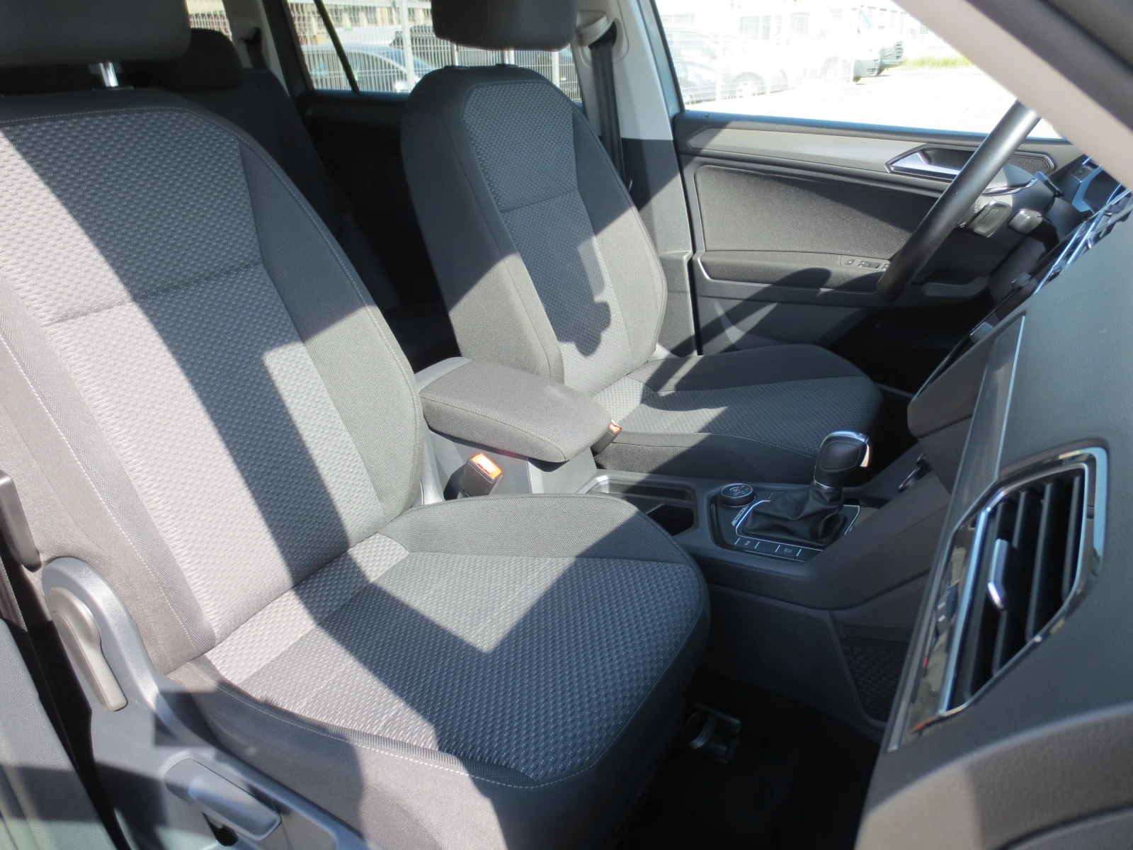 VW Tiguan Allspace 2.0TDI* DSG* 4-Motion* ALL SPACE* , снимка 13 - Автомобили и джипове - 54734387