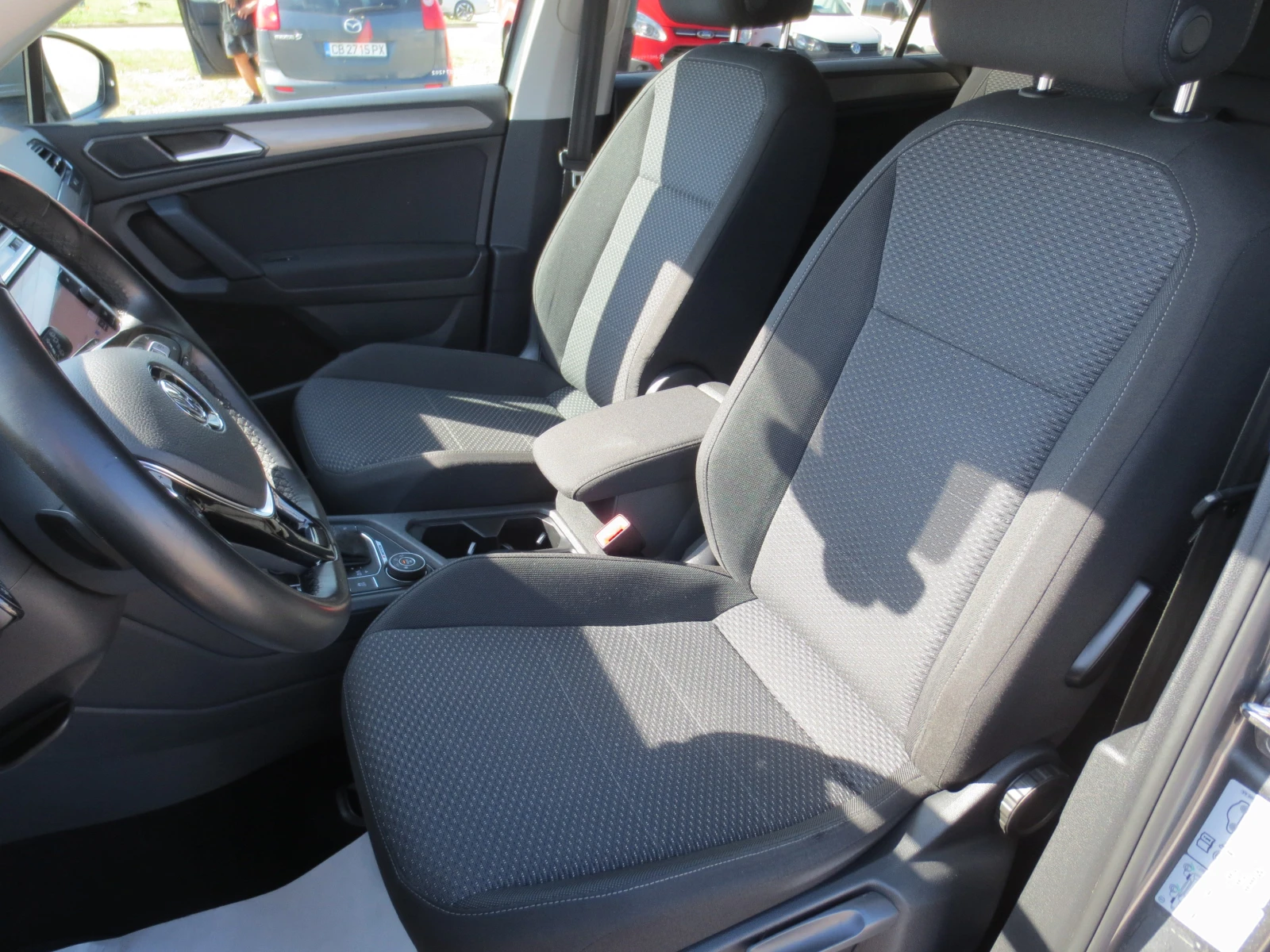VW Tiguan Allspace 2.0TDI* DSG* 4-Motion* ALL SPACE* , снимка 10 - Автомобили и джипове - 54734387