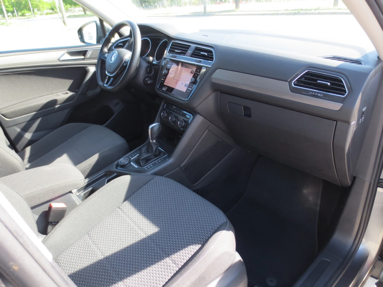 VW Tiguan Allspace 2.0TDI* DSG* 4-Motion* ALL SPACE* , снимка 14 - Автомобили и джипове - 54734387