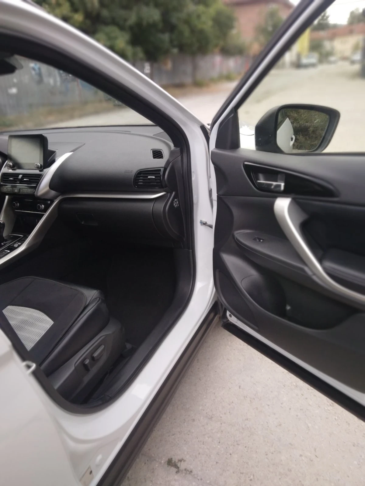 Mitsubishi Eclipse Cross 2.4 PHEV, снимка 12 - Автомобили и джипове - 55954404