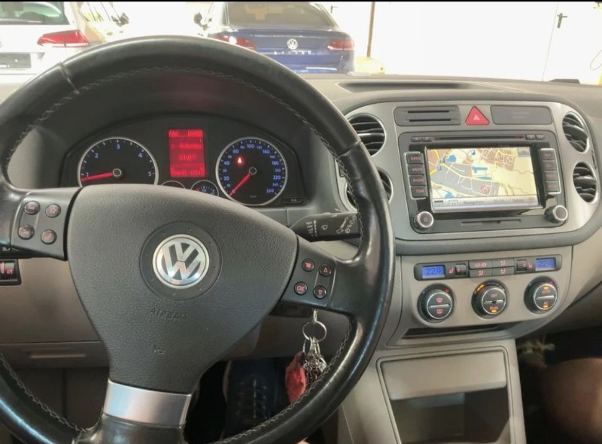 VW Tiguan 2.0TDI/170/Full, снимка 6 - Автомобили и джипове - 56118907