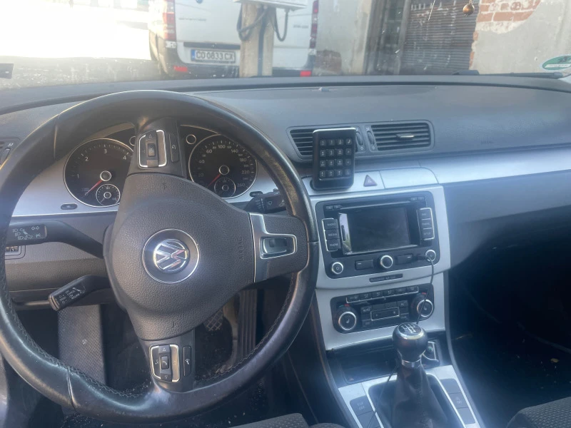 VW Passat, снимка 4 - Автомобили и джипове - 47437336