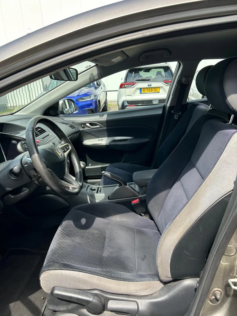 Honda Civic 1.8-SPORT-HONDA-Tilbourg-ОЧАКВАН-ВНОС!, снимка 4 - Автомобили и джипове - 47392051