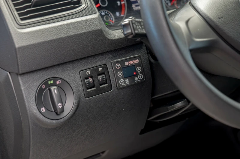 VW Caddy Хладилен/1.4i/Климатик/SD Card, снимка 8 - Автомобили и джипове - 50368540