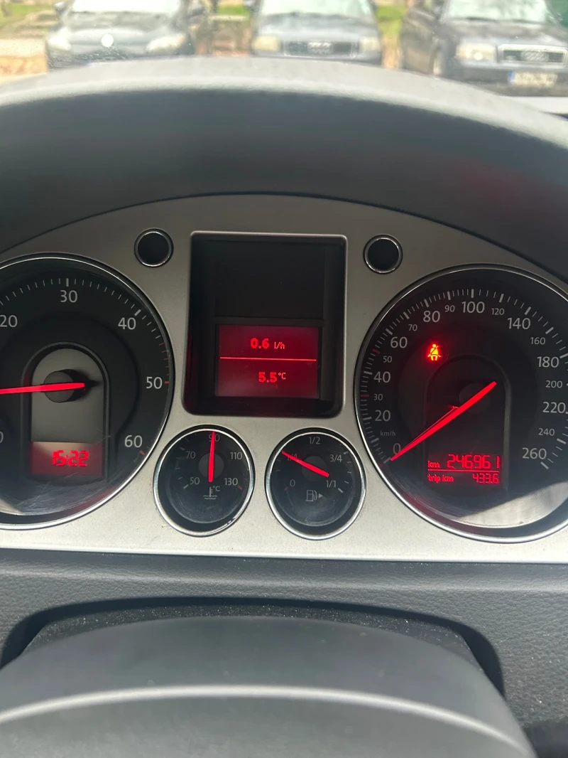 VW Passat, снимка 11 - Автомобили и джипове - 52697933