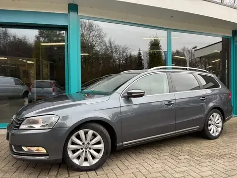 VW Passat 2, 0TDI-HIGH LINE/НАВИГАЦИЯ/ПОДГРЕВ/ТОП СЪСТОЯНИЕ!, снимка 3 - Автомобили и джипове - 52869906