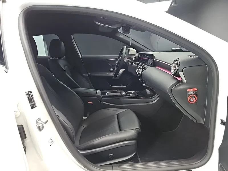 Mercedes-Benz A 220 Sedan, снимка 17 - Автомобили и джипове - 55037119