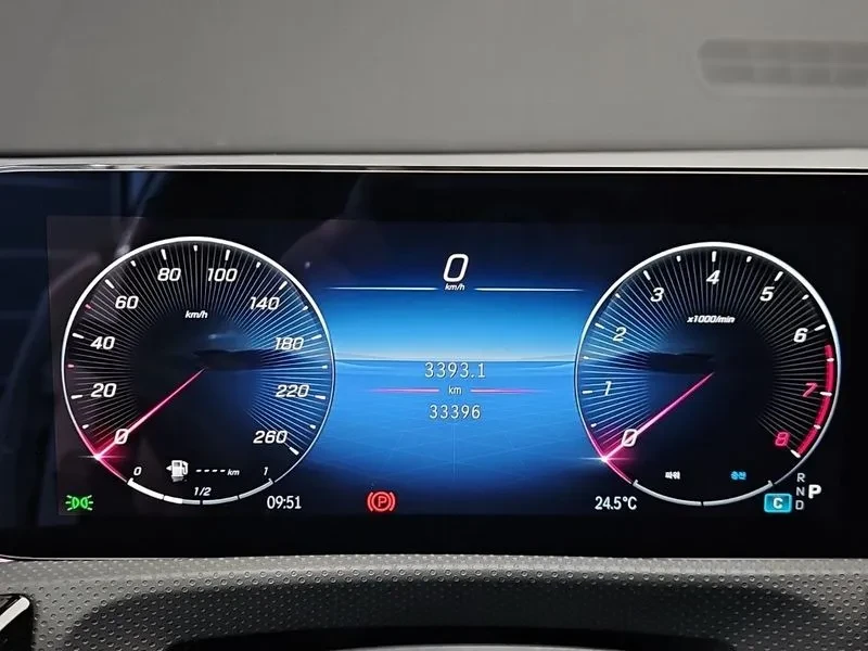 Mercedes-Benz A 220 Sedan, снимка 8 - Автомобили и джипове - 55037119