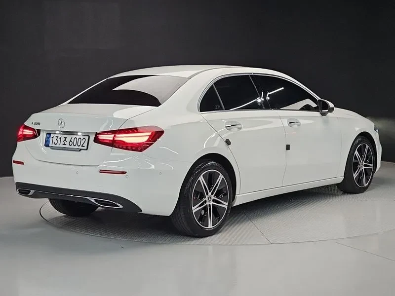 Mercedes-Benz A 220 Sedan, снимка 4 - Автомобили и джипове - 55037119