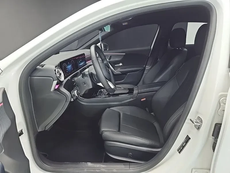 Mercedes-Benz A 220 Sedan, снимка 15 - Автомобили и джипове - 55037119