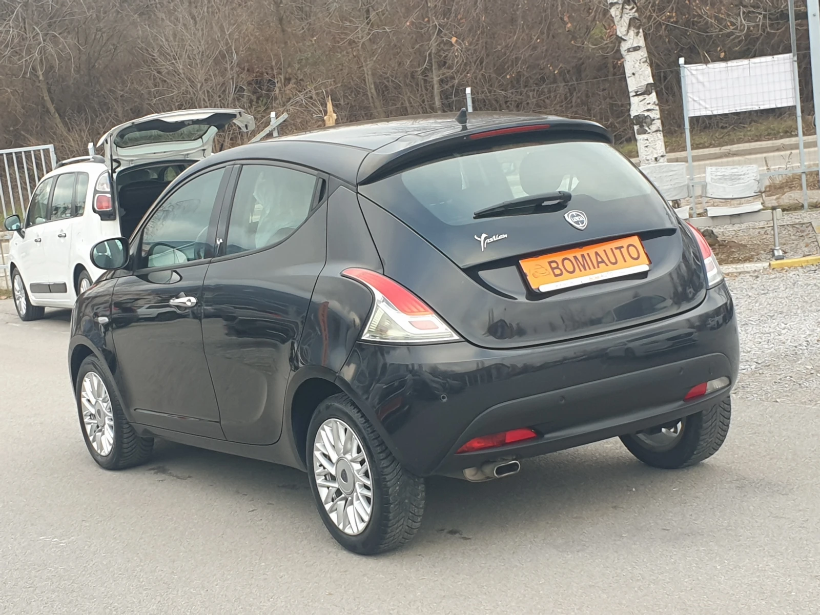 Lancia Ypsilon 1.2i* EURO-6B* 5 ВРАТИ/Klima*  - изображение 6