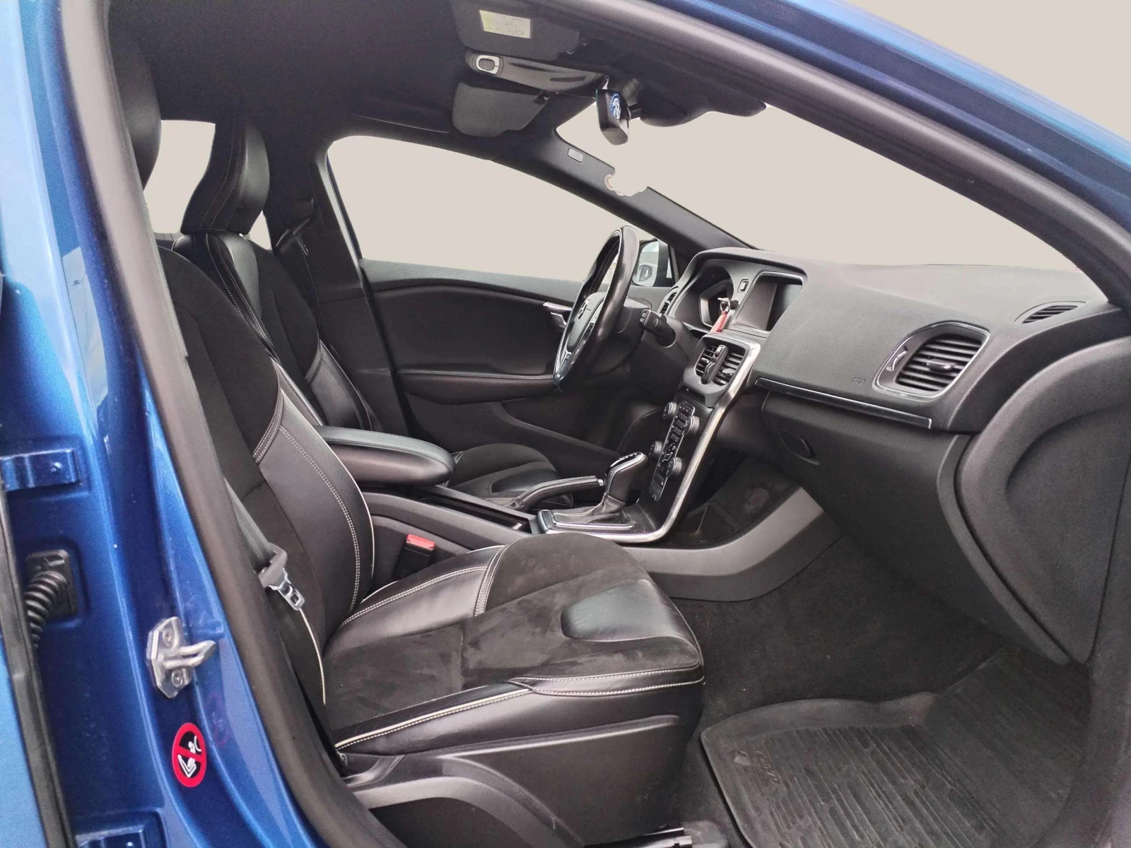 Volvo V40 2.0 D2 - изображение 9