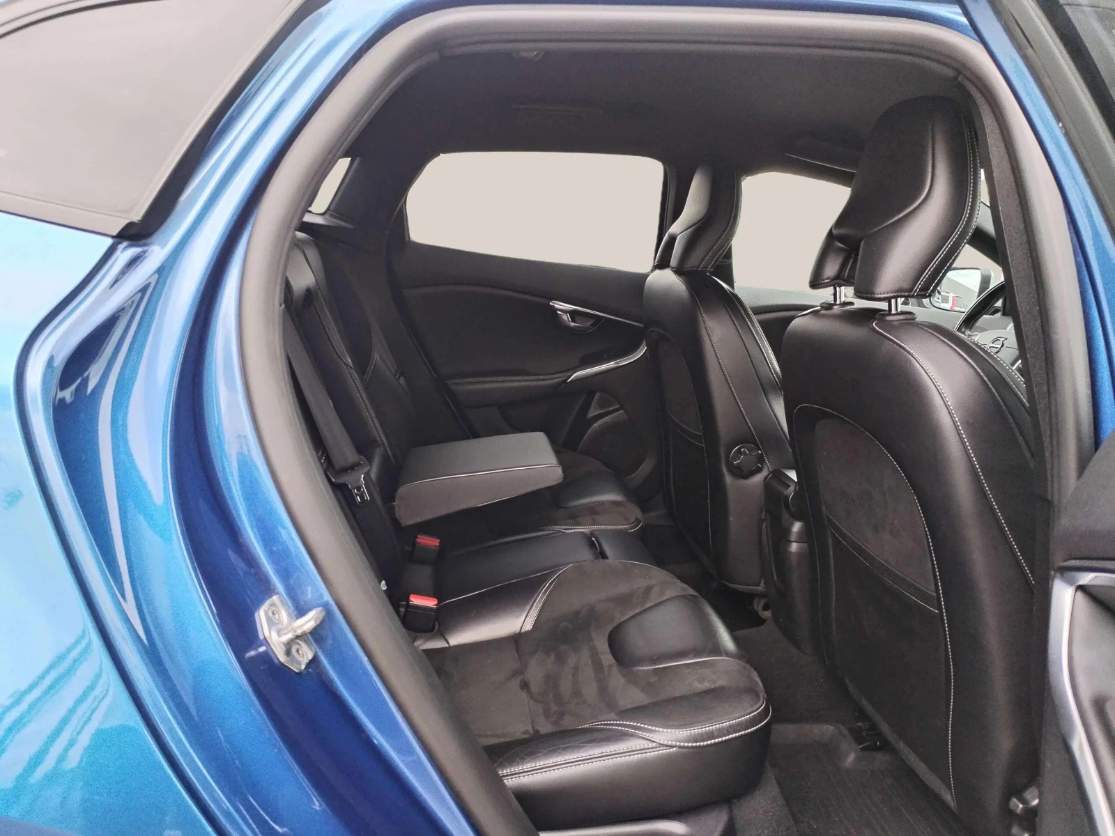 Volvo V40 2.0 D2 - изображение 10