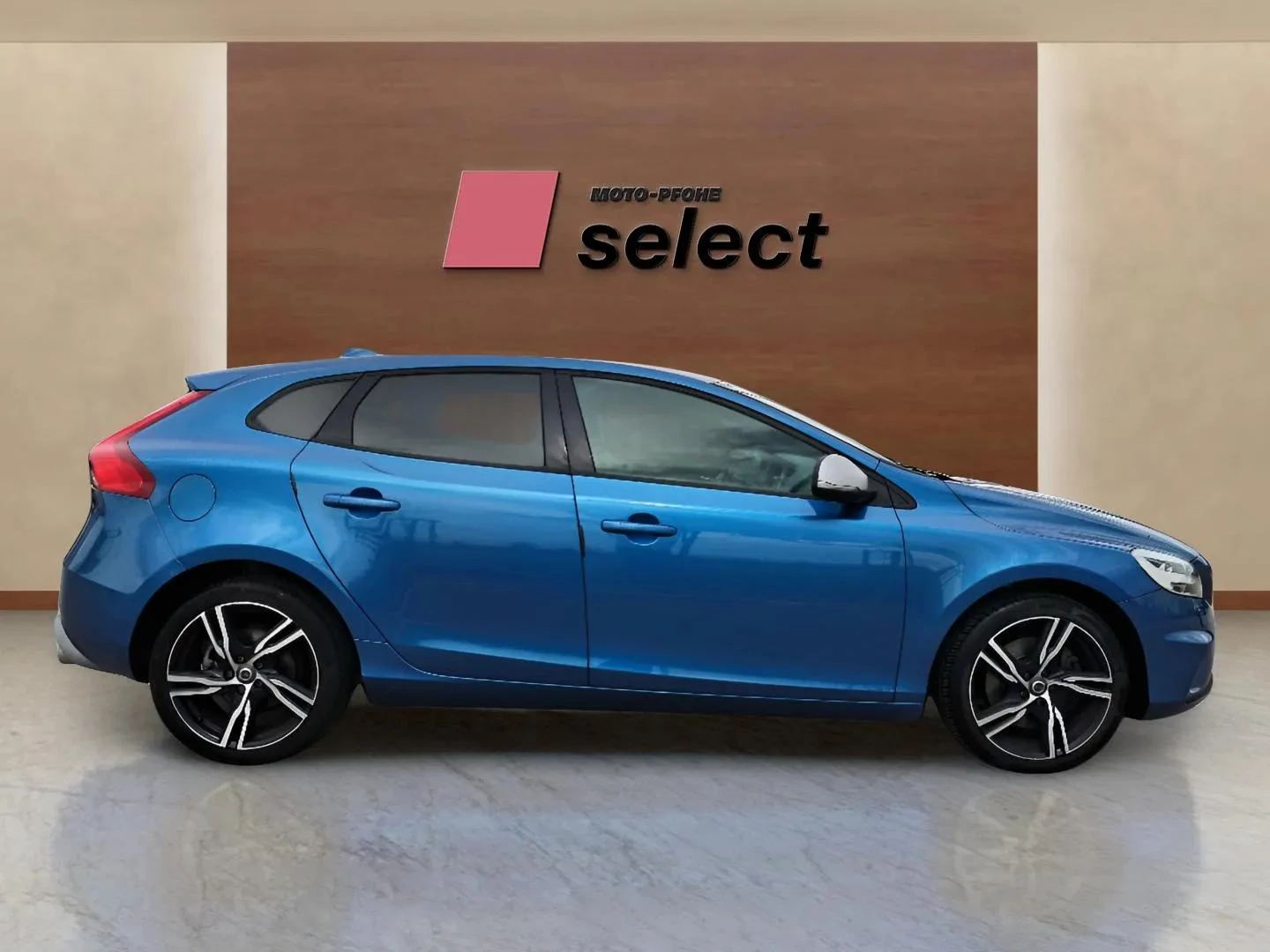 Volvo V40 2.0 D2 - изображение 4