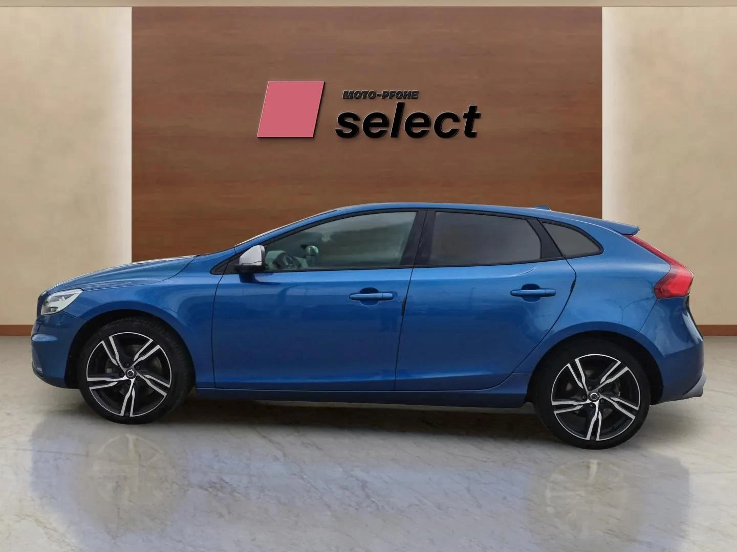 Volvo V40 2.0 D2 - изображение 8