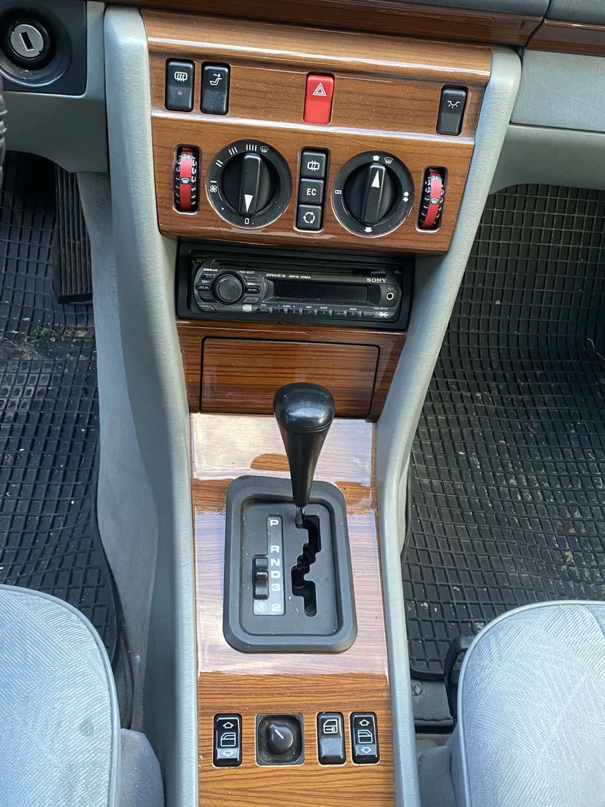 Mercedes-Benz 124 Е Класа 2.0  - изображение 6