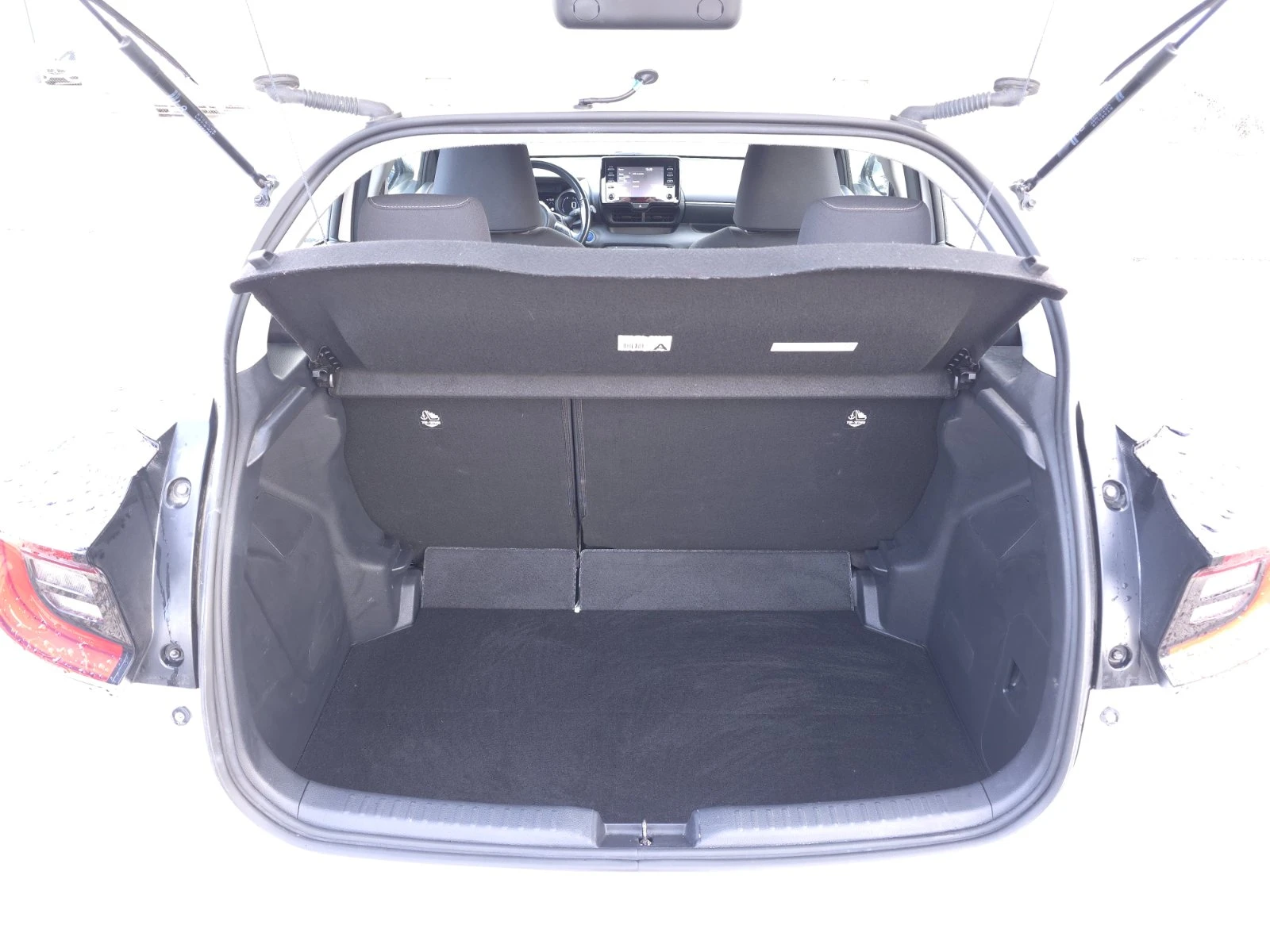 Toyota Yaris 1.5 Hybrid e-CVT Джанти| Камера| Матрични фарове, снимка 7 - Автомобили и джипове - 54074879