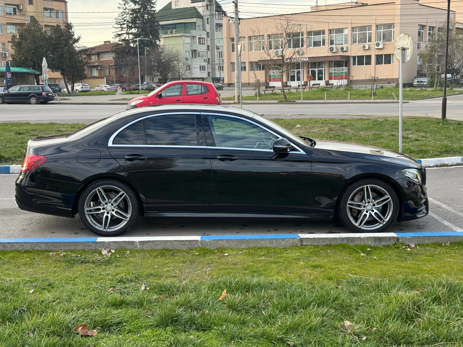 Mercedes-Benz E 220 CDi AMG, снимка 4 - Автомобили и джипове - 54141637