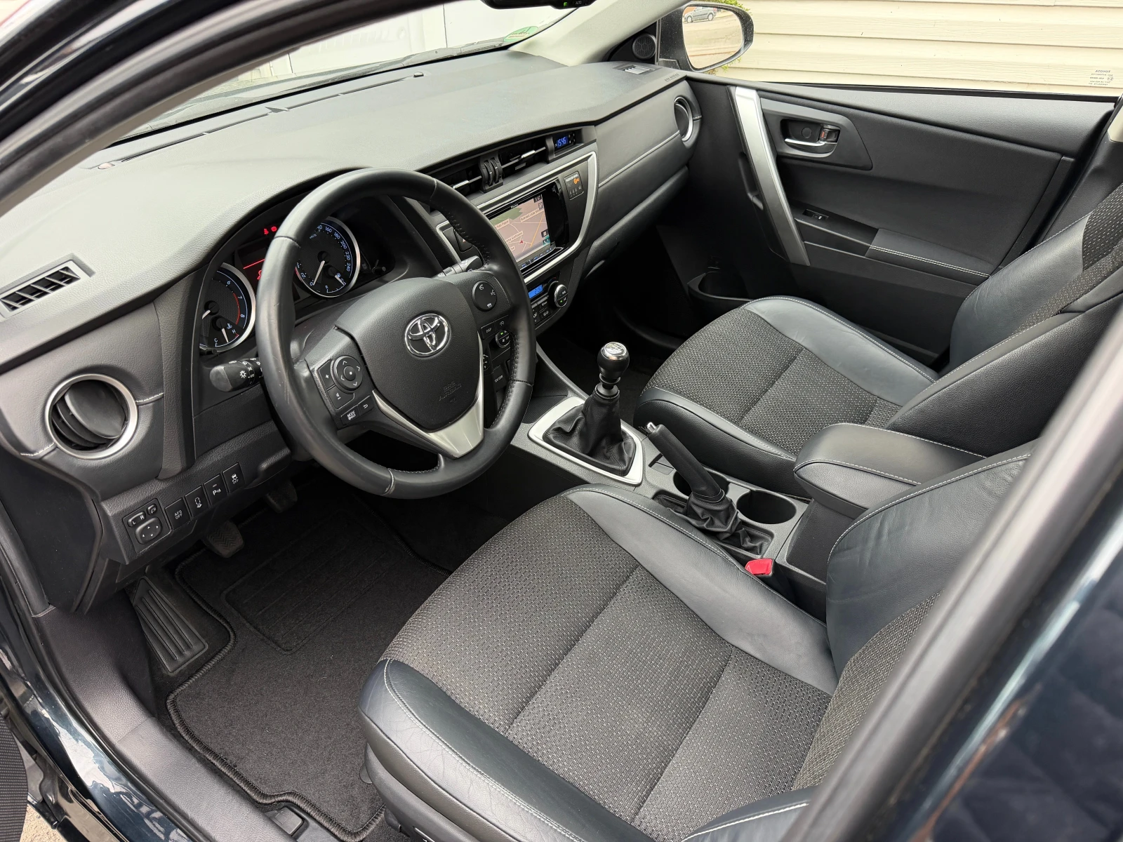 Toyota Auris 1.6i* ��� �������� ������ � ����� ������� � TOYOTA | Mobile.bg � ����������� 7