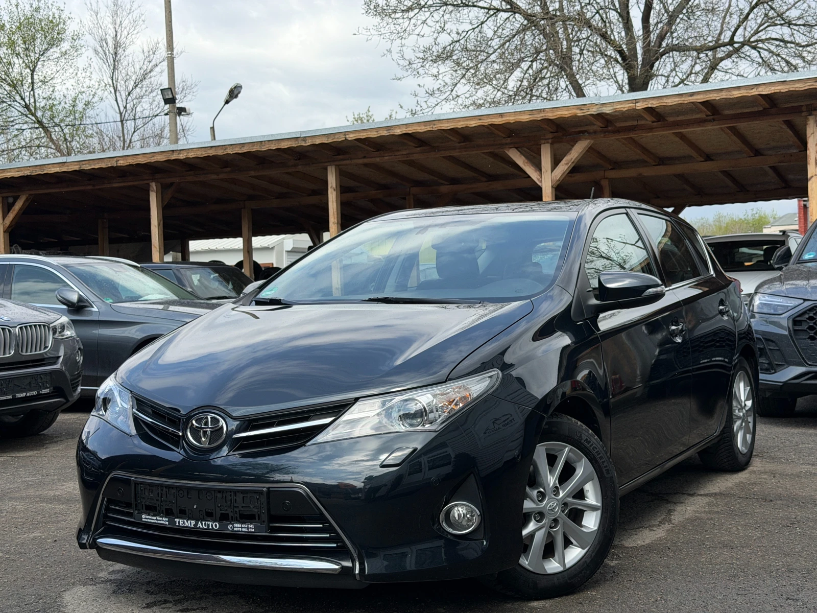 Toyota Auris 1.6i* СЪС СЕРВИЗНА КНИЖКА С ПЪЛНА ИСТОРИЯ В TOYOTA