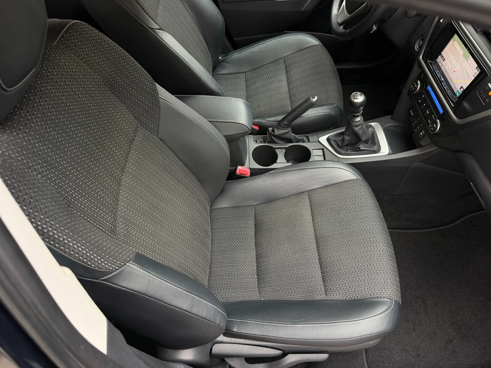 Toyota Auris 1.6i* ��� �������� ������ � ����� ������� � TOYOTA | Mobile.bg � ����������� 14