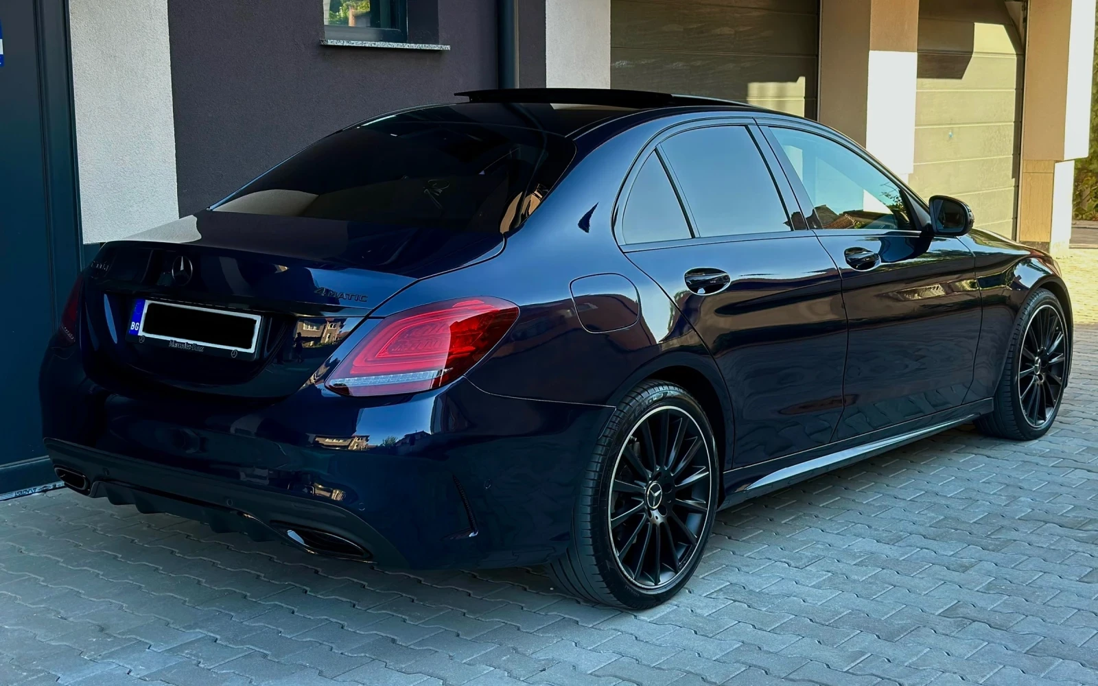 Mercedes-Benz C 220 * FULL* AMG* 4MATIC* BURMESTER* NIGHT PACKAGE* , снимка 3 - Автомобили и джипове - 54756182