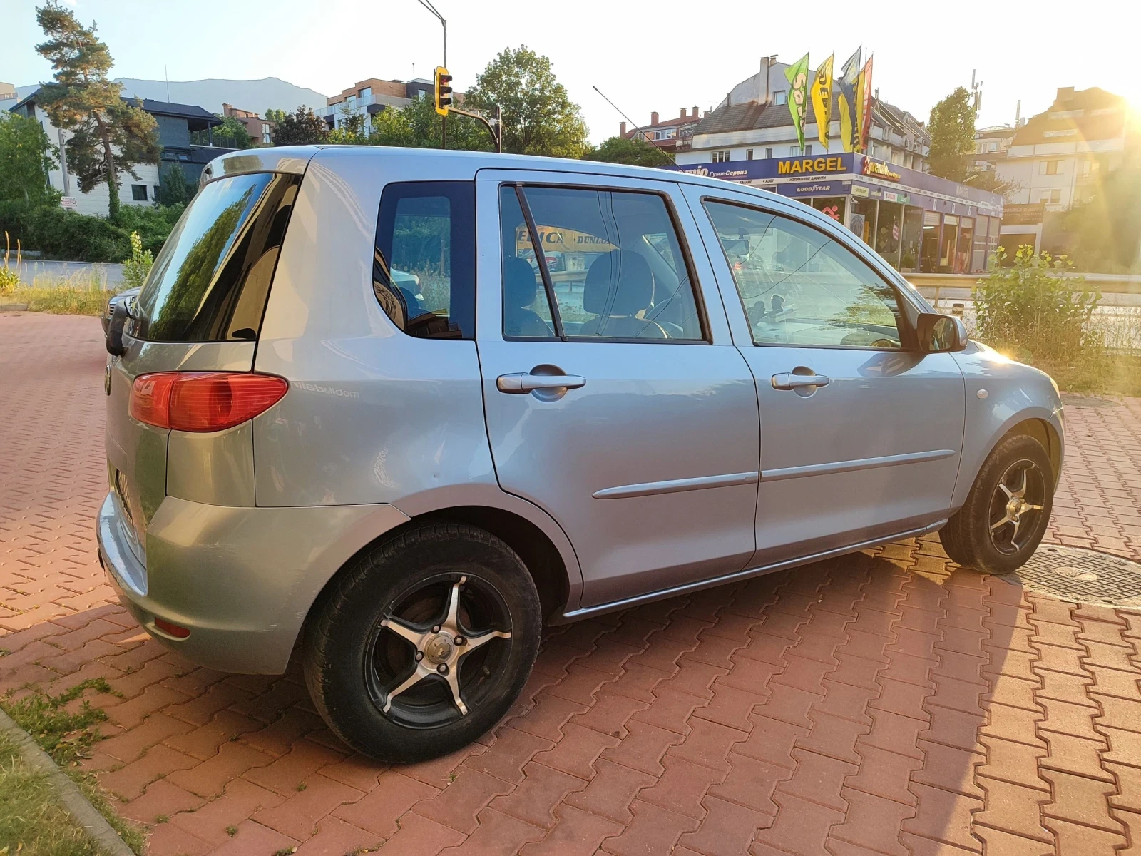 Mazda 2 ГАЗ/БЕНЗИН, снимка 3 - Автомобили и джипове - 55696819