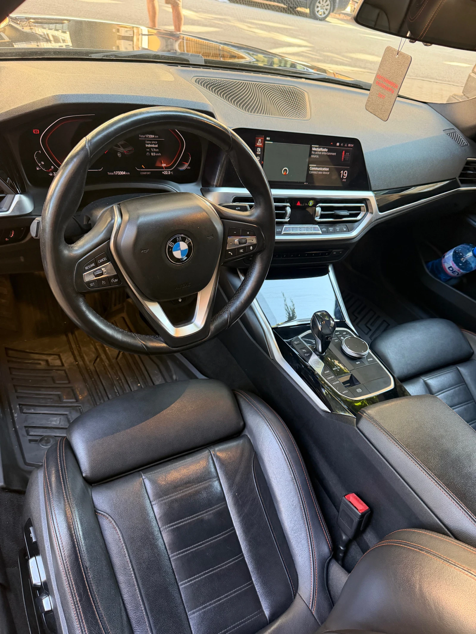 BMW 330 XDrive, снимка 10 - Автомобили и джипове - 55706836