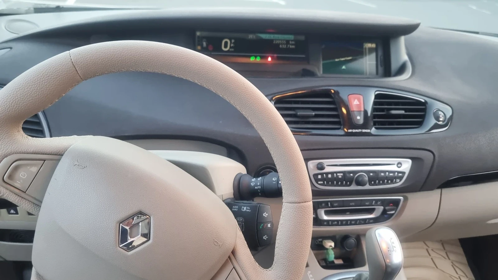 Renault Scenic 2.0Bose, Каско, 2 ключа, снимка 5 - Автомобили и джипове - 56569865