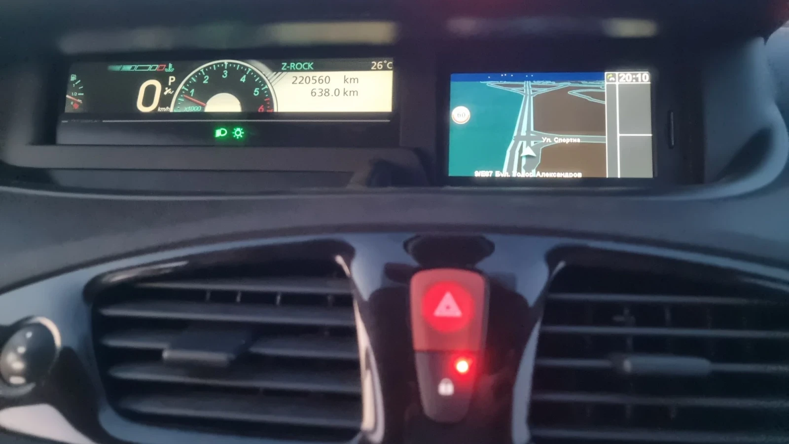 Renault Scenic 2.0Bose, Каско, 2 ключа, снимка 8 - Автомобили и джипове - 56569865