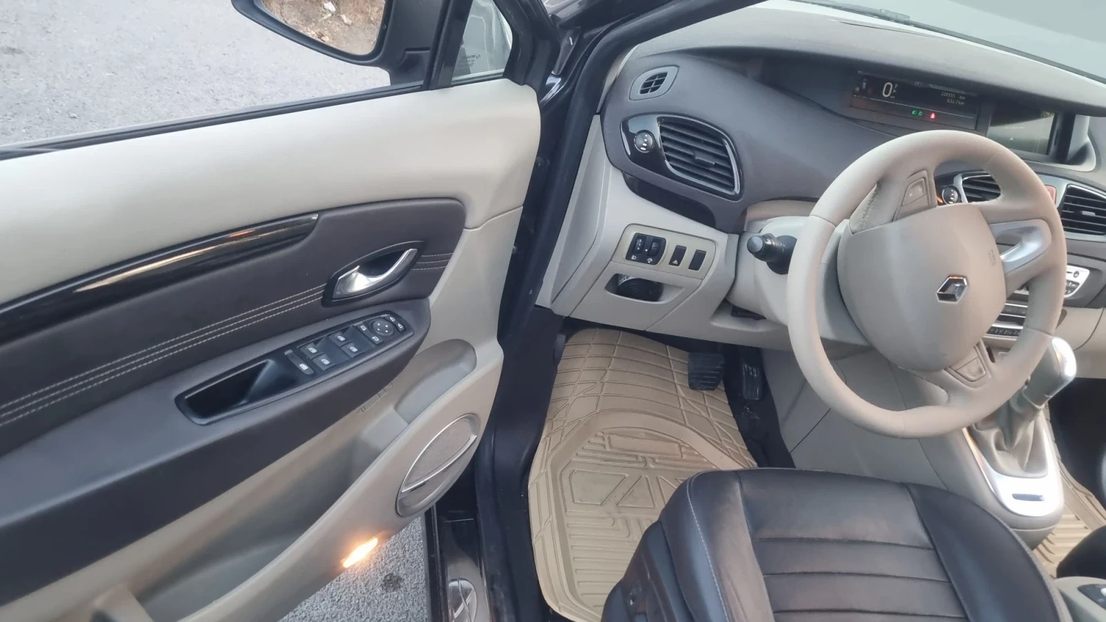 Renault Scenic 2.0Bose, Каско, 2 ключа, снимка 6 - Автомобили и джипове - 56569865
