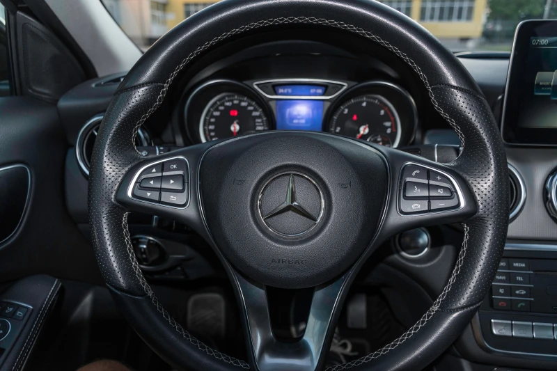 Mercedes-Benz GLA 220 4 matic, снимка 13 - Автомобили и джипове - 52356674