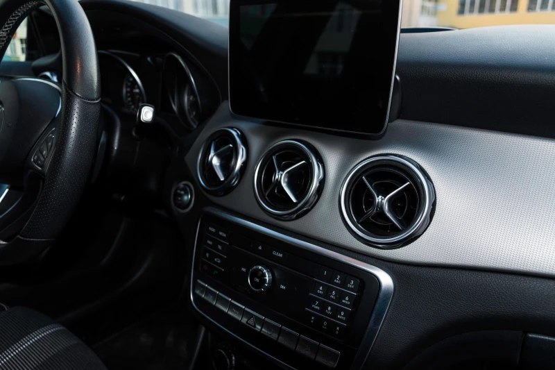 Mercedes-Benz GLA 220 4 matic, снимка 14 - Автомобили и джипове - 52356674