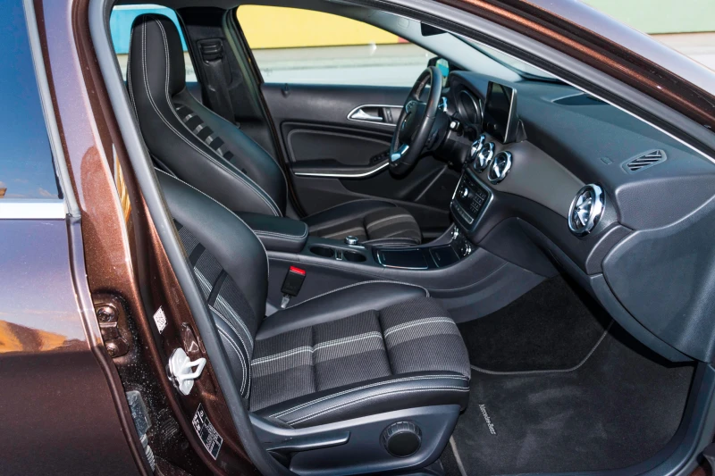 Mercedes-Benz GLA 220 4 matic, снимка 11 - Автомобили и джипове - 52356674