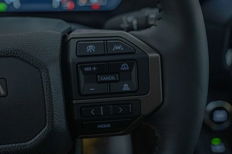 Toyota Land cruiser J250/i-Force MAX/4WD/Обдухване/Lane Assist/Virtual, снимка 8 - Автомобили и джипове - 52266013