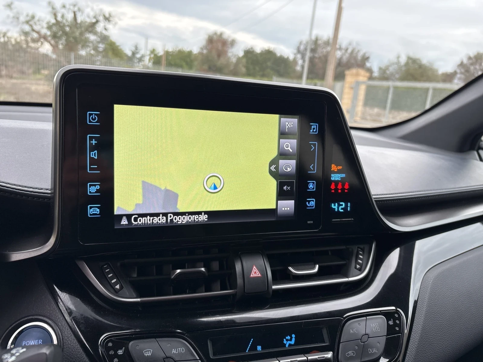 Toyota C-HR 1.8/CarPlay/Подгрев/Нави/45200км/Цена до България - изображение 9