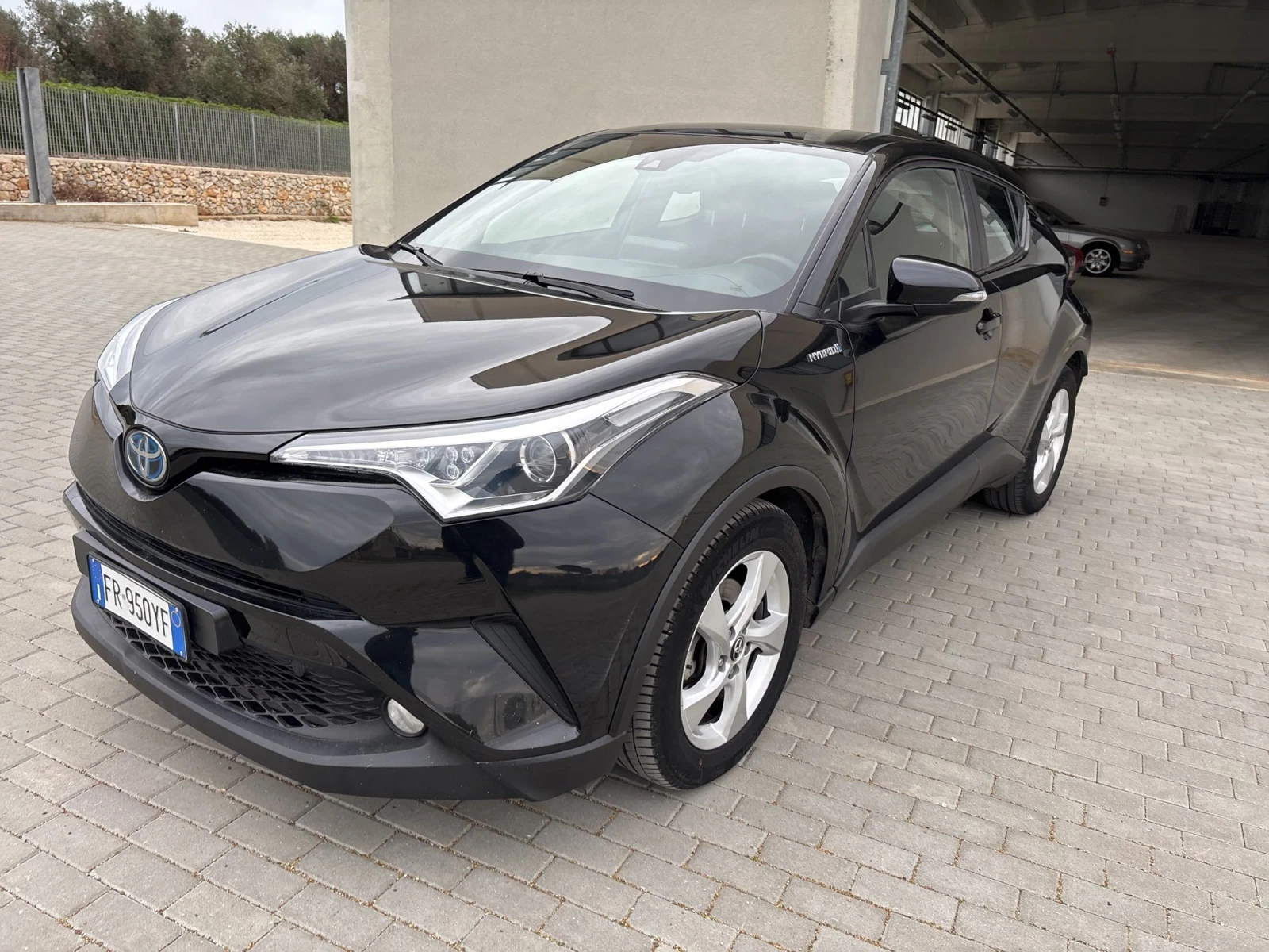 Toyota C-HR 1.8/CarPlay/Подгрев/Нави/45200км/Цена до България - изображение 2