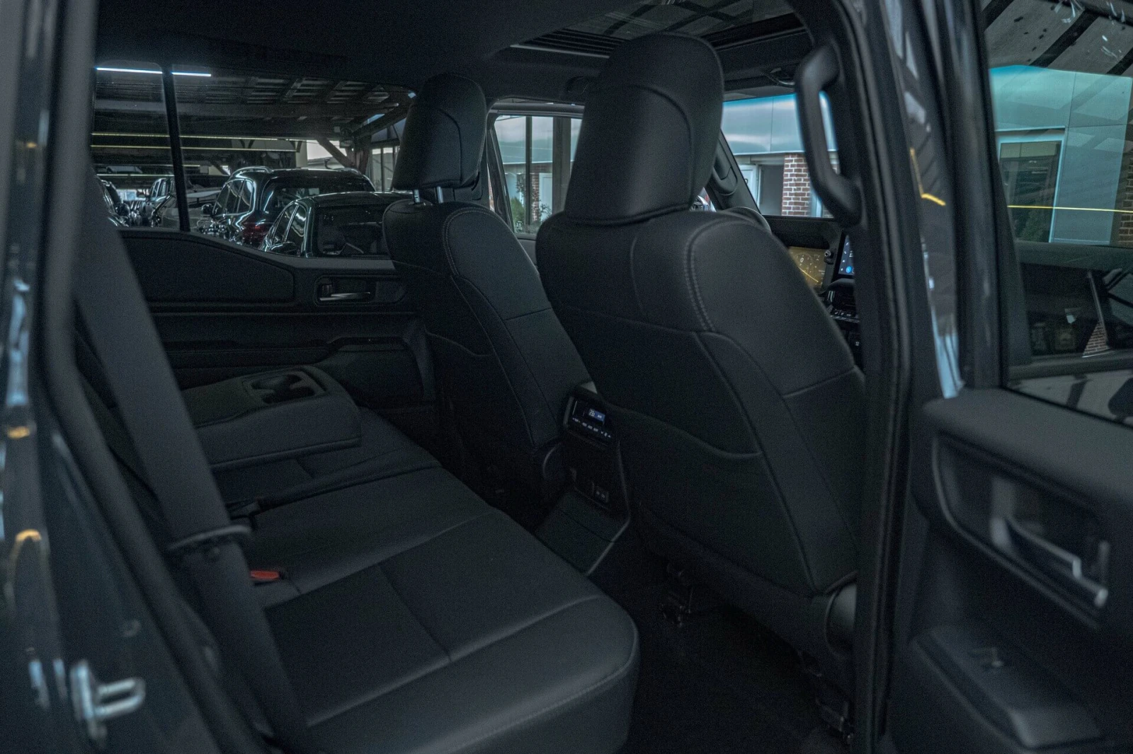 Toyota Land cruiser J250/i-Force MAX/4WD/Обдухване/Lane Assist/Virtual - изображение 10