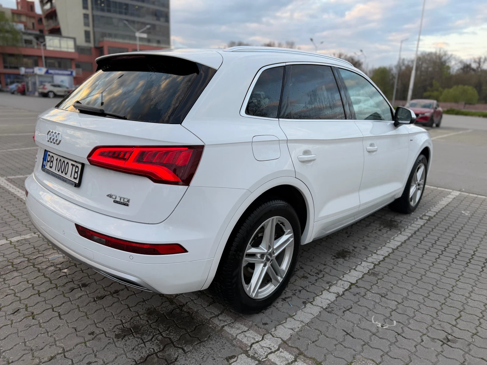 Audi Q5, снимка 6 - Автомобили и джипове - 53989415