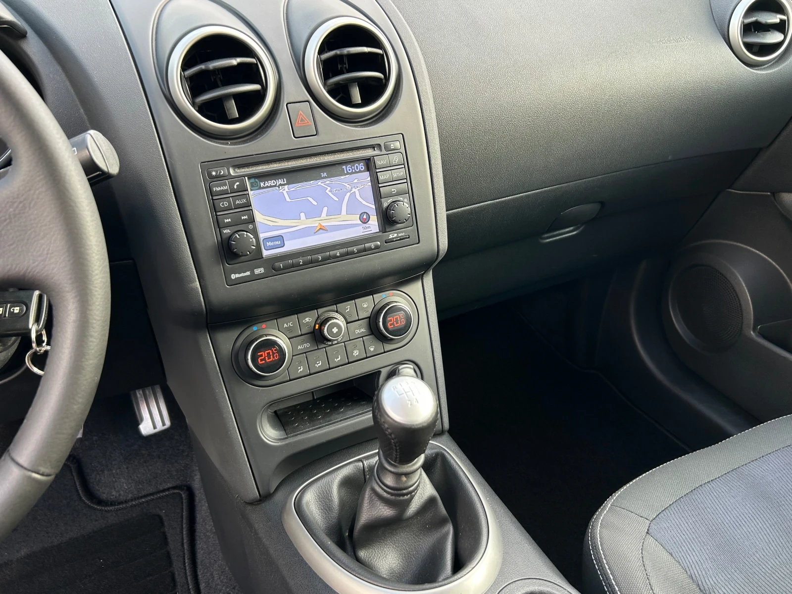 Nissan Qashqai 1.6 DCI, снимка 8 - Автомобили и джипове - 54183635