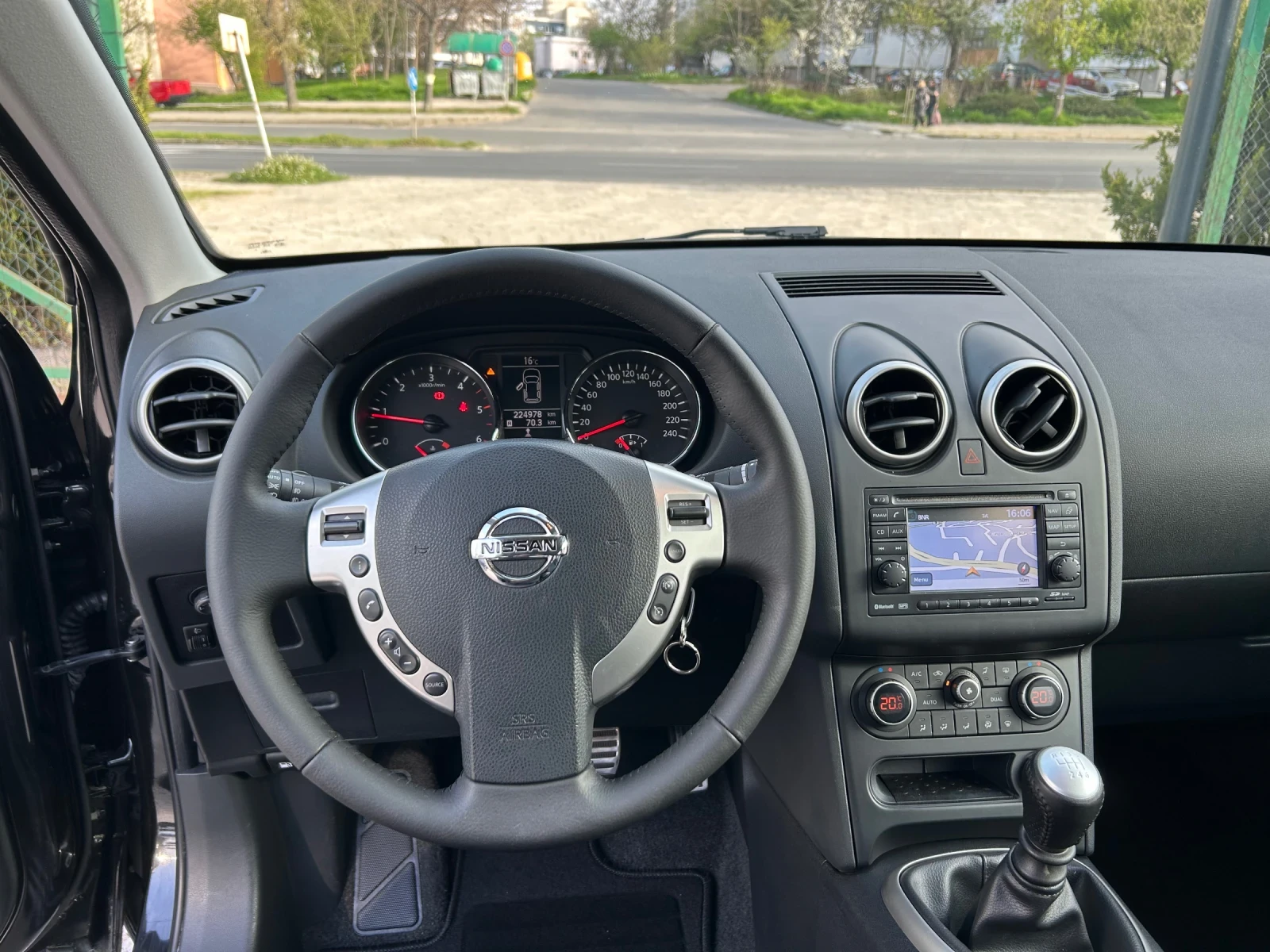 Nissan Qashqai 1.6 DCI, снимка 7 - Автомобили и джипове - 54183635
