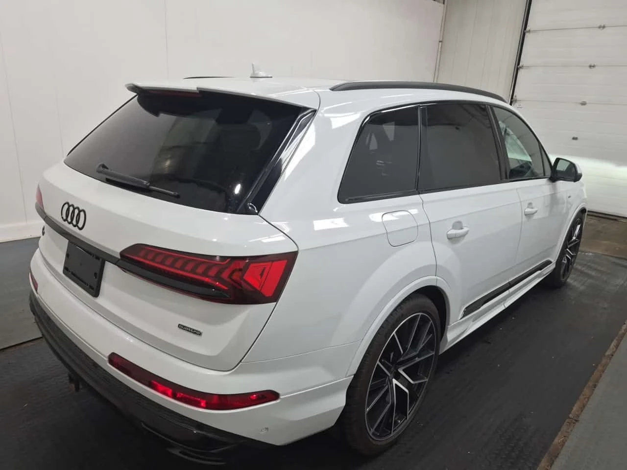 Audi Q7 * TECHNIK * CARFAX * БЕЗ ПЪРВОНАЧАЛНА ВНОСКА, снимка 3 - Автомобили и джипове - 55165453