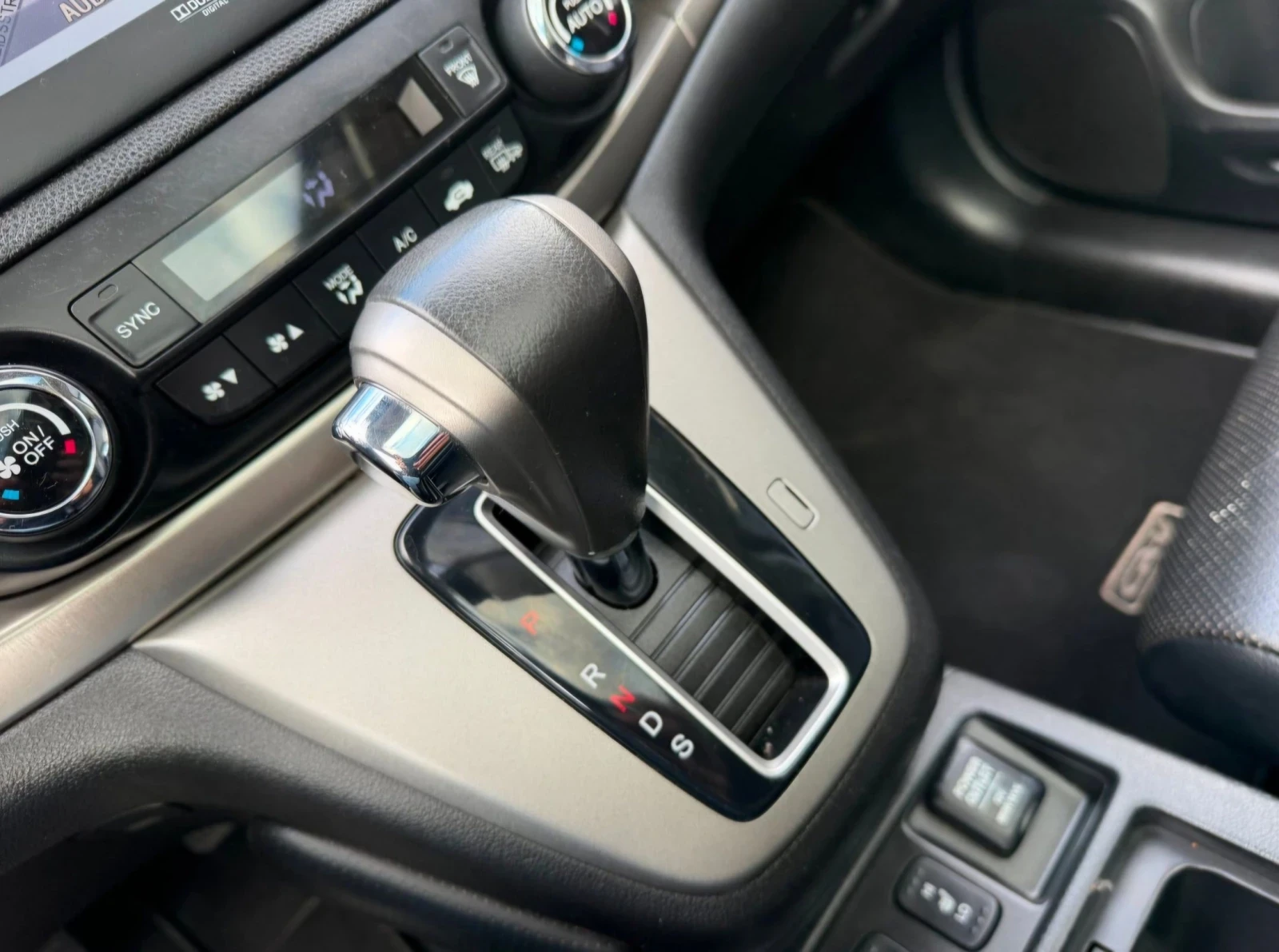 Honda Cr-v 2.0 I-vtec 4x4 Executive , снимка 12 - Автомобили и джипове - 55775919