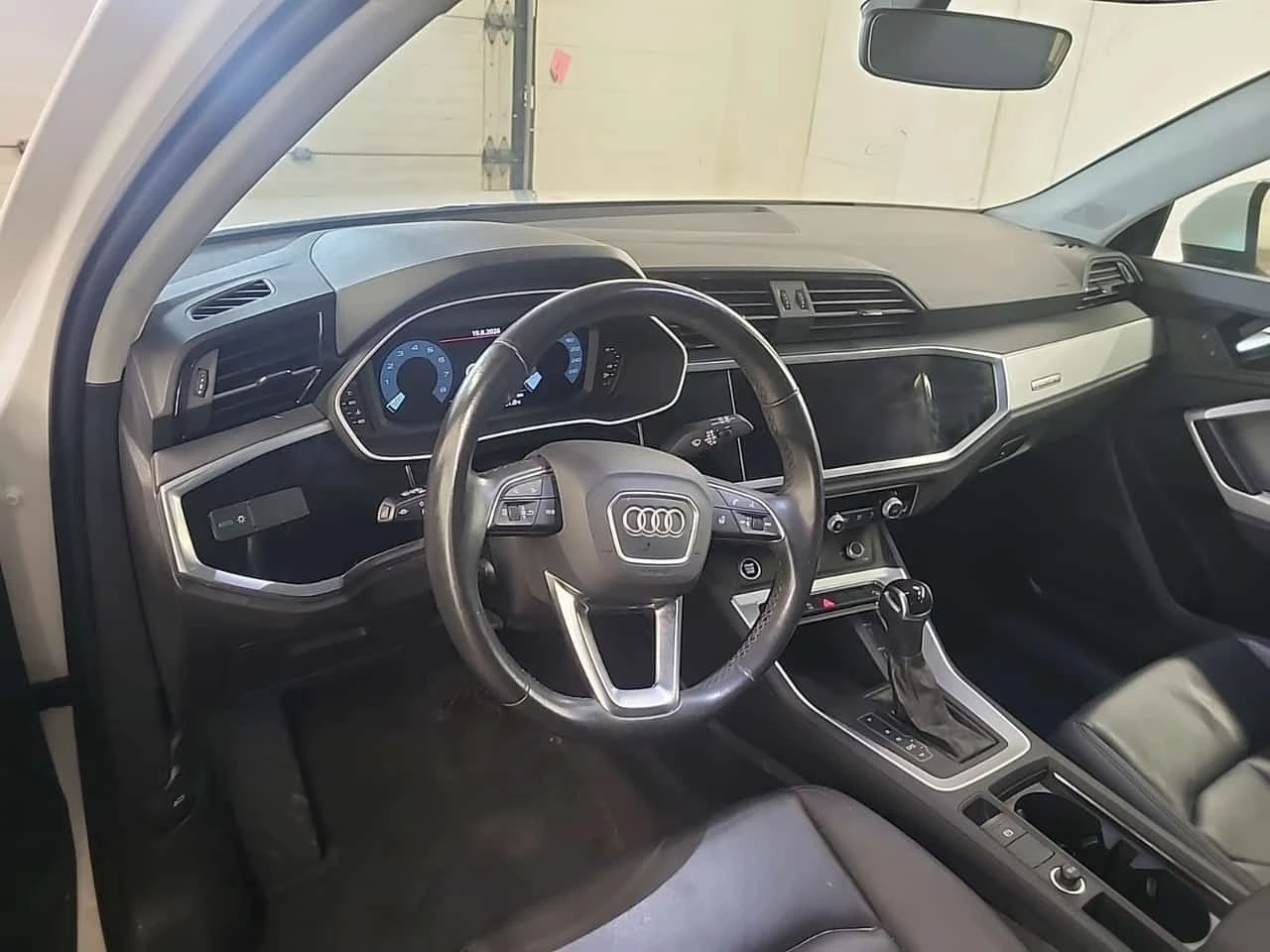 Audi Q3 * KOMFORT * CARFAX * ОПЦИЯ ЗА ФИНАНСИРАНЕ * , снимка 10 - Автомобили и джипове - 55785468
