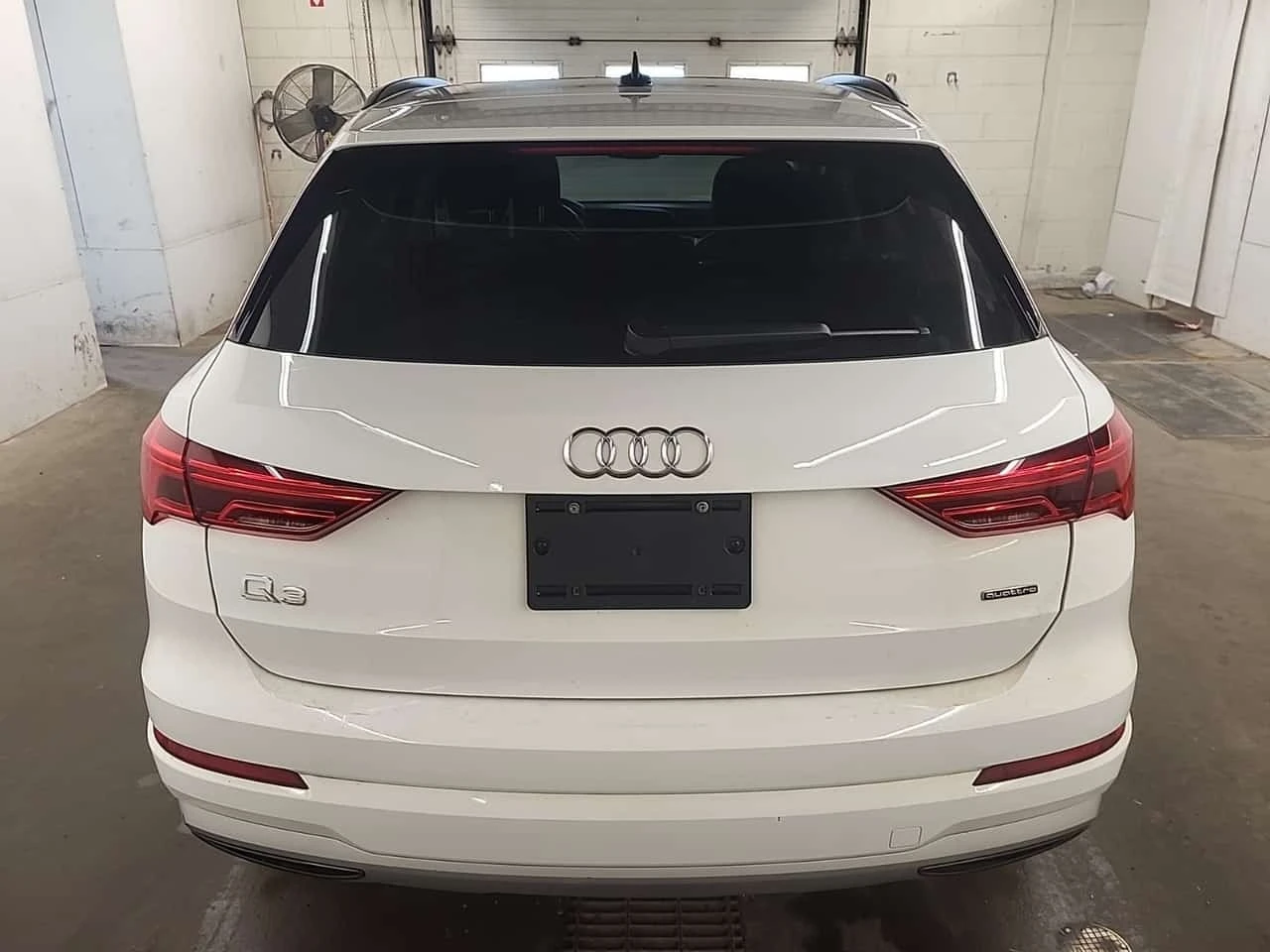 Audi Q3 * KOMFORT * CARFAX * ОПЦИЯ ЗА ФИНАНСИРАНЕ * , снимка 16 - Автомобили и джипове - 55785468