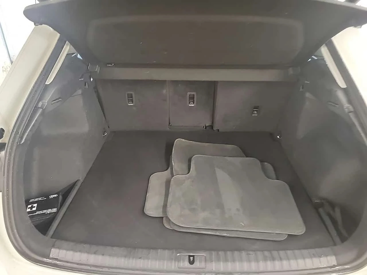 Audi Q3 * KOMFORT * CARFAX * ОПЦИЯ ЗА ФИНАНСИРАНЕ * , снимка 13 - Автомобили и джипове - 55785468