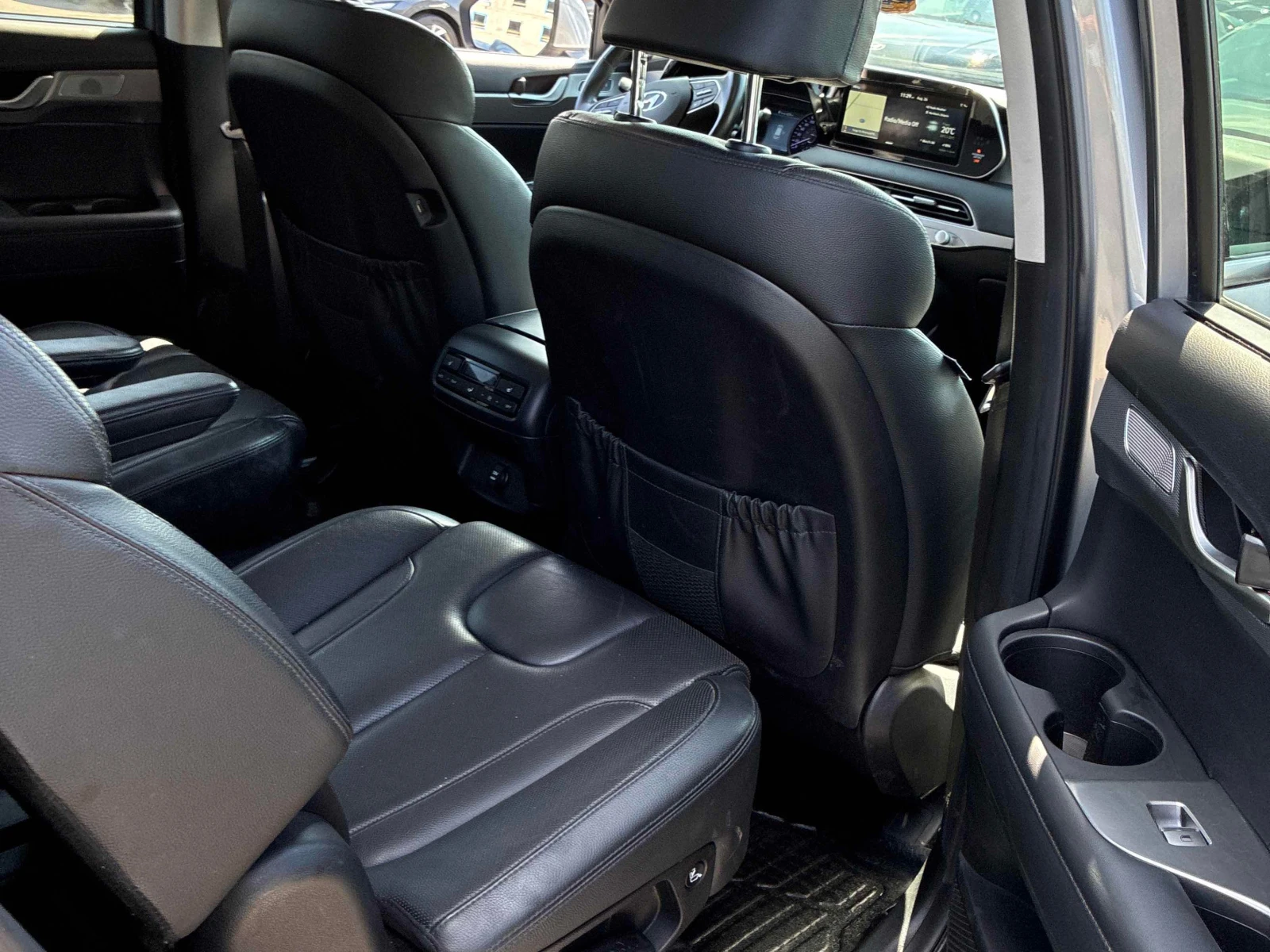 Hyundai Palisade * Luxury * CARFAX * ОПЦИЯ ЗА ФИНАНСИРАНЕ , снимка 13 - Автомобили и джипове - 55979907