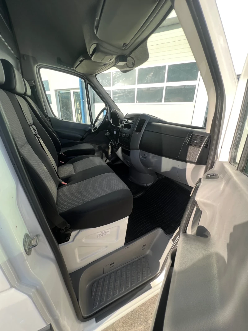 VW Crafter Хладилен / Макси база / Климатроник, снимка 13 - Бусове и автобуси - 48500478